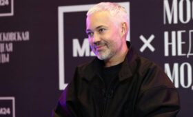 Стилист Рогов рекомендовал носить ободки в 2026 году