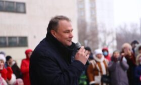 Депутат ГД Толстой поздравил женщин ЮВАО с 8 Марта