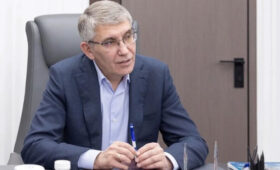 Тульский губернатор раскритиковал чиновников за сон и разговоры на работе