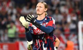 Футболист Сафонов стал худшим игроком ПСЖ в матче Лиги чемпионов с «Челси»