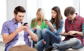 Профессор Омельченко: молодежь тревожится из-за будущего и склонна мечтать о прошлом