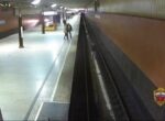 Задержан мужчина, спустившийся на пути в метро Москвы