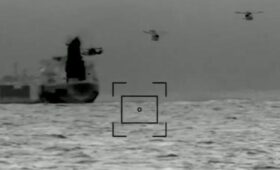 Макрон опубликовал кадры захвата Бельгией и Францией якобы связанного с РФ танкера