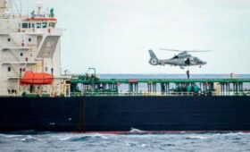 Французские военные задержали шедший из Мурманска танкер в Средиземном море