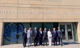 Конгрессмены США подарили депутатам ГД носки с Трампом