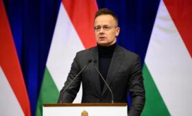 Сийярто заявил о панике в Киеве после задержания украинских инкассаторов