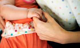 Миронов предложил ввести в России зарплату для мам