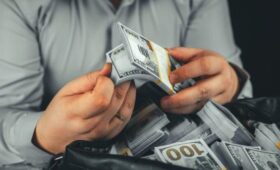 Экономист Зубец: доля россиян снижается среди общего числа миллиардеров