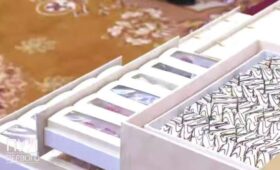 Лукашенко передал Ким Чен Ыну в подарок черный хлеб, зефир и «Зубровку»