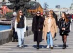 В МЧС Москвы рекомендовали избегать перегрева и пить больше воды из-за аномальной жары