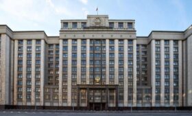 Депутат Новичков призвал наказывать артистов за использование иностранных слов