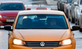 Сертификат на такси для поездок пенсионеров к врачу могут ввести в России