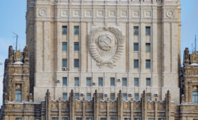 В МИД заявили, что предъявленные Ивину и Ольшанскому обвинения политизированы