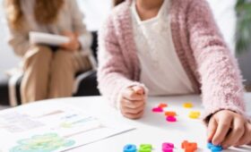 В РФ осмотр врача-психиатра хотят включить в диспансеризацию школьников