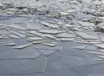Мальчик провалился под лед и утонул в Астраханской области