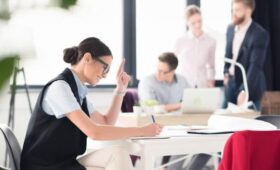 Эксперт Кравченко: по закону нельзя уволить сотрудника за токсичность