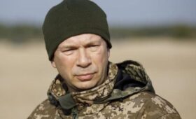 Украинский депутат подала в суд на главкома ВСУ Сырского