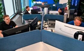 Юрист Курбаков: за незаконный вызов сотрудника на работу грозит штраф