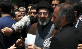 Telegraph: Моджтаба Хаменеи избежал гибели 28 февраля, выйдя на улицу перед авиаударом