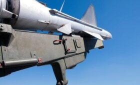 Иран ударил ракетами по Тель-Авиву и аэропорту Бен-Гурион