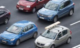 «Коммерсант»: правкомиссия поддержала проект о бронировании номеров для авто