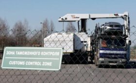 ГД одобрила передачу государству невостребованных на таможне за месяц машин