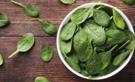 Диетолог Залетова: шпинат и капуста кале замедляют старение мозга