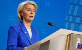 Фон дер Ляйен пожаловалась на болезненный отказ от российского газа «за одну ночь»