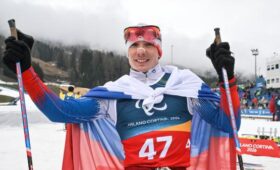 Лыжник Голубков принес России золотую медаль на Паралимпиаде