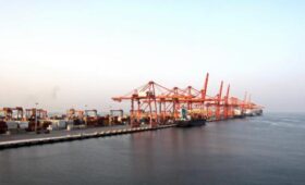 Нефтехранилища повреждены после удара по оманскому порту Салала