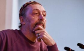 Умер драматург Николай Коляда