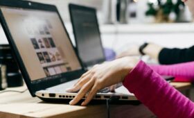 Юрист Мусаелян: за генерацию фото с известными людьми с помощью ИИ грозит тюрьма