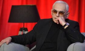 Шахназаров не поддержал идею Певцова возвращать деньги за спектакли