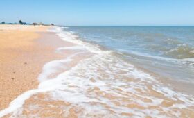 В Краснодарском крае выставили на продажу самый дешевый дом у моря за 421 тыс рублей