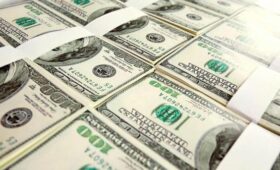 Внебиржевой курс доллара поднялся выше 85 руб впервые с сентября 2025 года