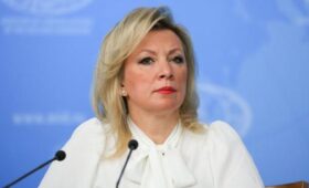 Захарова назвала Зеленского террористом после его угроз Орбану