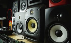 Юрист Сорокин: организация может получить штраф в размере 10 миллионов за фоновую музыку