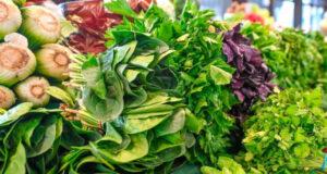 Первую весеннюю зелень и редис можно найти на столичных ярмарках выходного дня