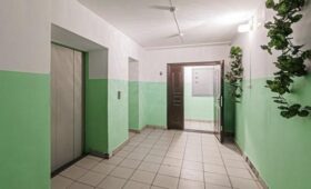 Эксперт Бондарь: незаконная установка тамбурной двери может грозить штрафом