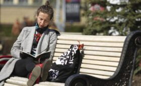 Психолог Самбурский посоветовал россиянам проводить в одиночестве 20 минут в день