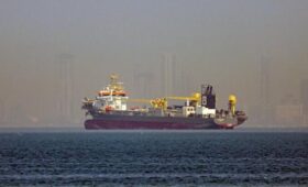 КСИР пообещал открыть Ормузский пролив странам, которые выдворят послов США