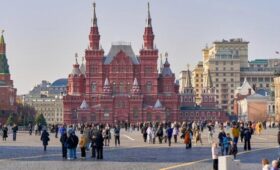 Москвичам пообещали апрельское тепло в выходные