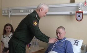 Белоусов наградил военного Ярашева, который 68 дней удерживал позиции в ДНР