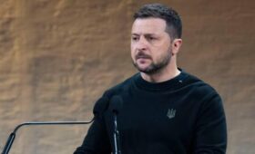 Зеленский заявил, что не считает людьми сторонников воссоединения Крыма с Россией