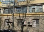 Трехлетняя девочка выпала из окна пятого этажа дома в Москве