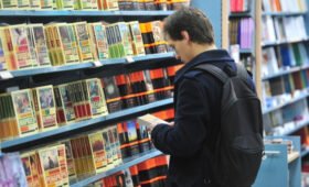 Книги Ремарка, Сартра и Стейнбека начнут маркировать в РФ