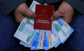 В Госдуме предложили увеличить пенсионный коэффициент врачам и учителям