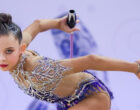 Российская гимнастка отвернулась от флагов во время гимна Украины на турнире