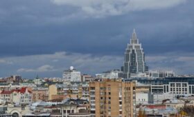 Работы по капремонту крыш жилых домов стартовали в Москве