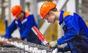 Володин предложил не решать проблему нехватки рабочей силы в РФ за счет мигрантов